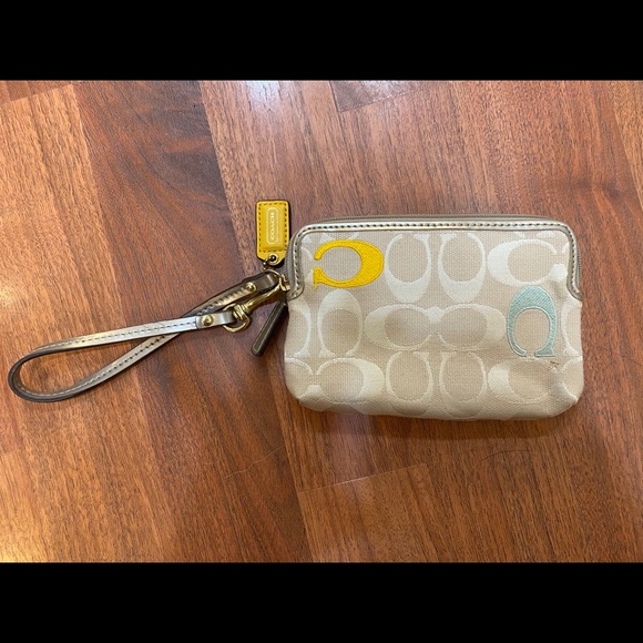 Authentic Coach wristlet wallet - Picture 2 of 4